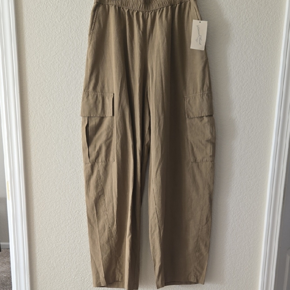 Universal Thread Women's Tan Straight Leg Pants